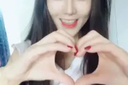 当年她因败坏印小天而走红得以嫁给大导演多年过去现状如何？