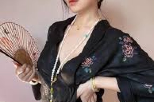 张嘉慧：从校园女孩到时尚巨星的华丽转身